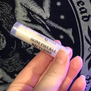 Honeysuckle Nectarine Lip Balm - *vegan*